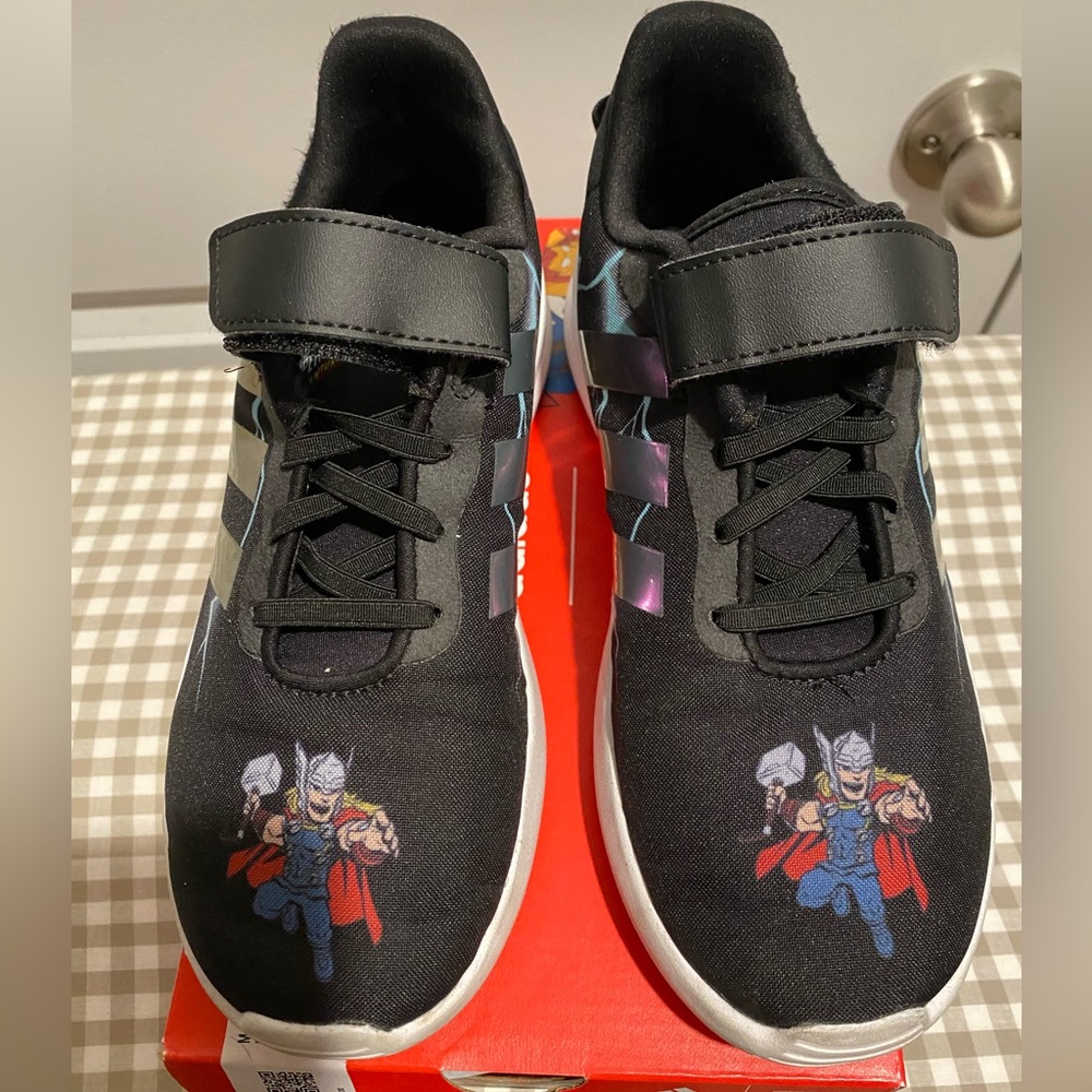 adidas Racer TR 2.0 I Black/Multi Marvel Thor Boy's Sneakers-Sz 3 Boys